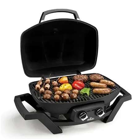 Kompakt gasgrill opstillet på en altan